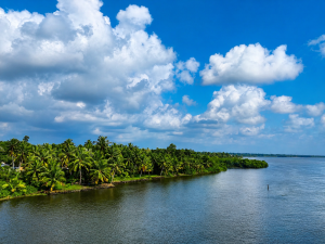 alappuzha backwaters clouds 1448x1086